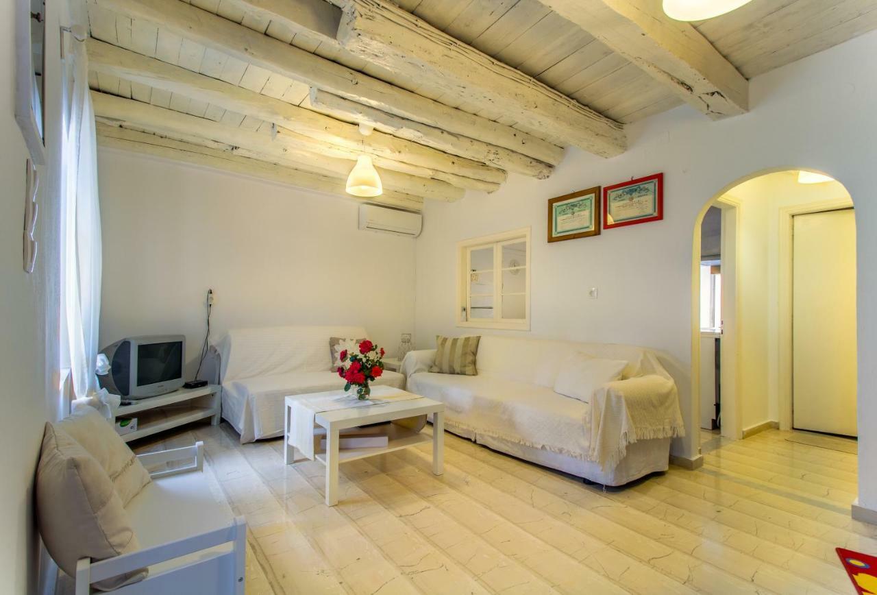 Central House Agrafoi Εξωτερικό φωτογραφία